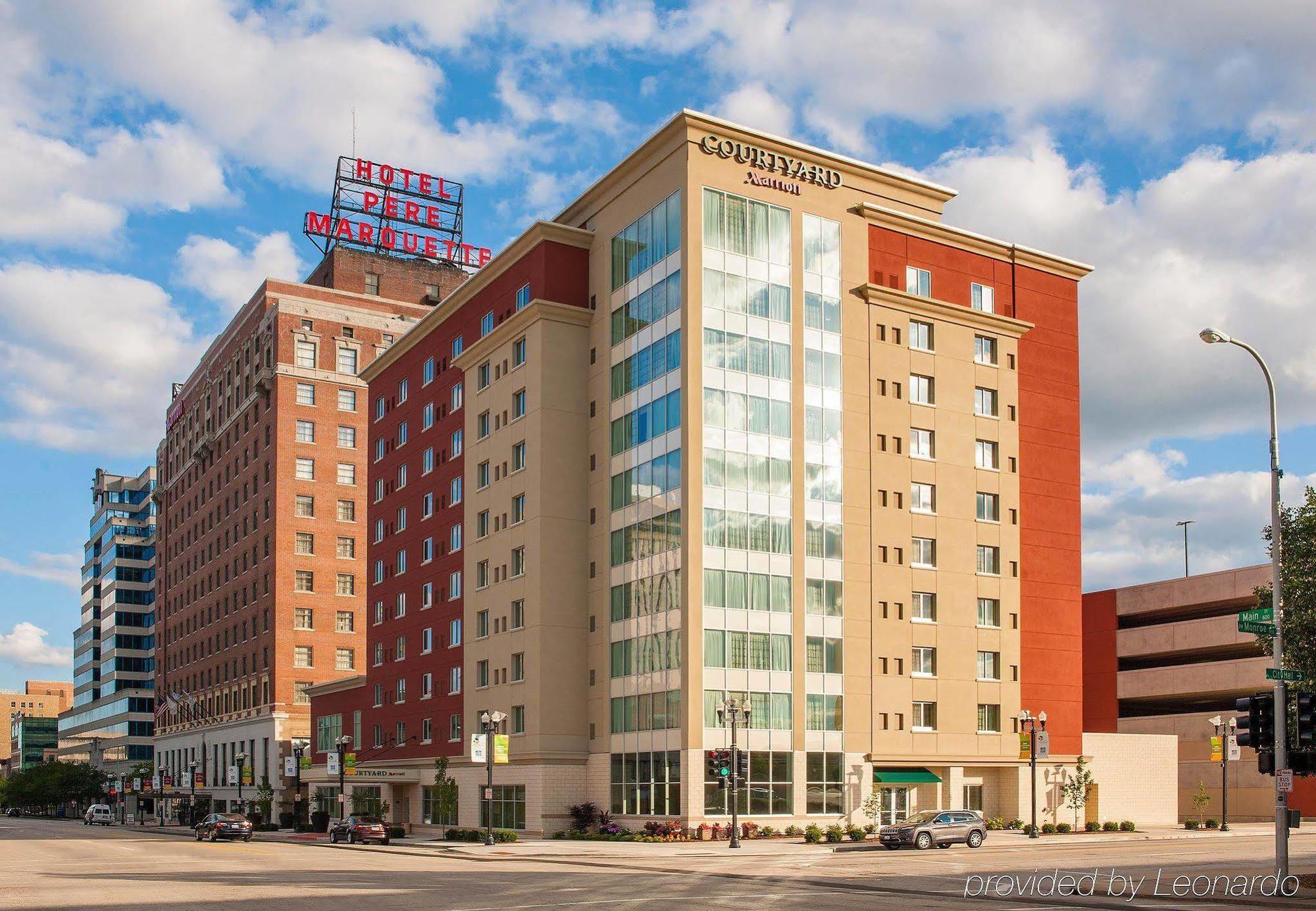 Courtyard Peoria Downtown Hotel Exterior foto