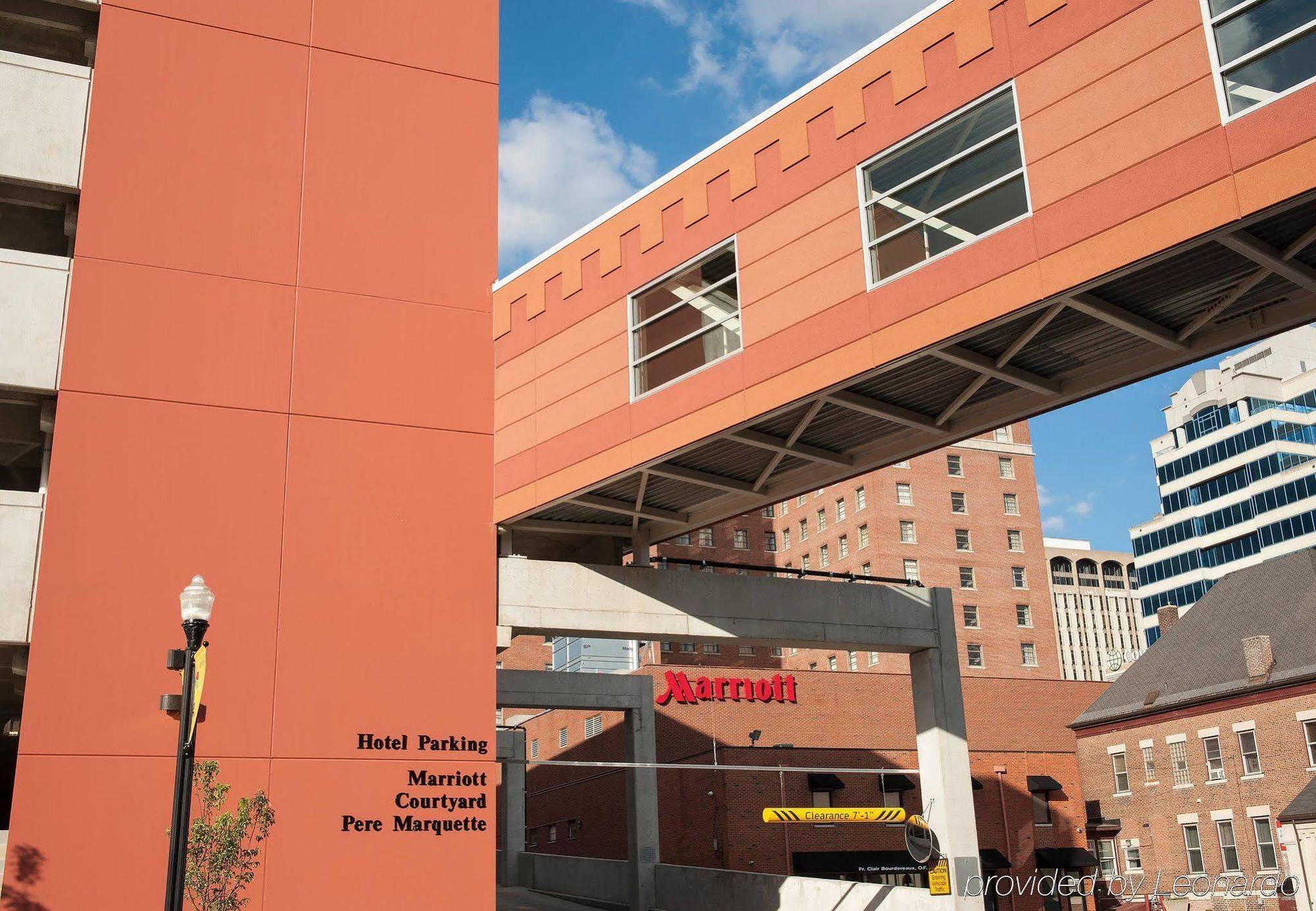 Courtyard Peoria Downtown Hotel Exterior foto