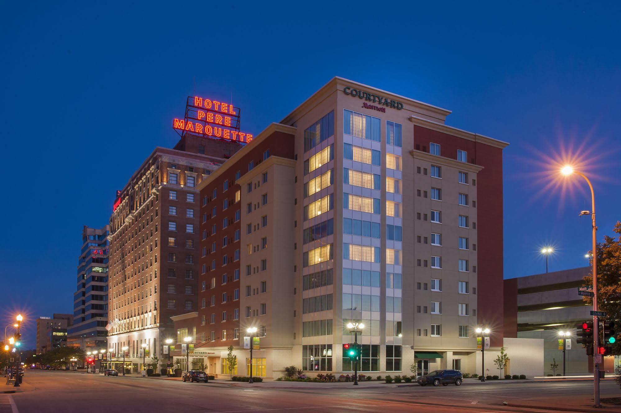 Courtyard Peoria Downtown Hotel Exterior foto